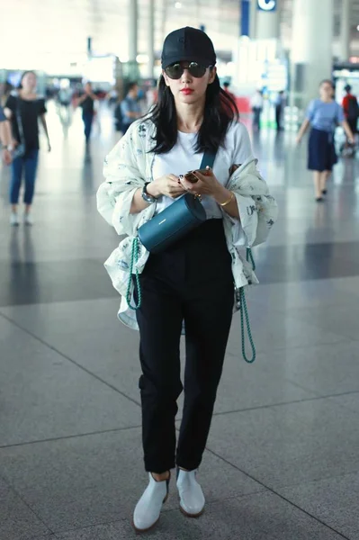 Čínská Herečka Bingbing Dorazí Pekingském Mezinárodním Letišti Před Odletem Pekingu — Stock fotografie