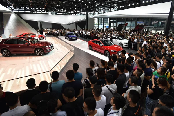 Stand Van Audi Van Menigte Van Bezoekers Tijdens 22E Shenzhen — Stockfoto