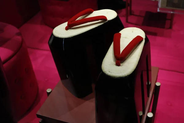 신발은 비판적으로 전시회 쾌락과 빅토리아와 앨버트 박물관 베이징 2018 — 스톡 사진