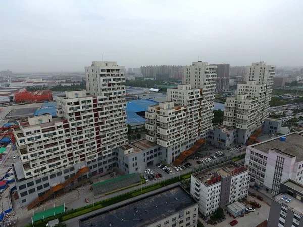 2018年5月22日 中国中部河南省郑州市一个类似俄罗斯方块的住宅小区鸟图 — 图库照片