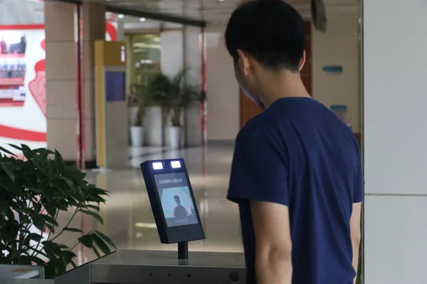 Student Has His Face Scanned Face Recognition System Enter Library — Stock Photo, Image