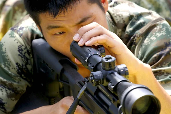 Atirador Polícia Armada Guangdong Aponta Para Alvo Durante Treinamento Tiro — Fotografia de Stock