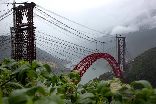 Vista Aérea Fechamento Arco Principal Ponte Rio Xiangxi Yangtze Que — Fotografia de Stock