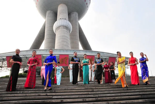 Chinesische Frauen Präsentieren Haipai Shanghai Stil Cheongsam Auf Chinesisch Auch — Stockfoto