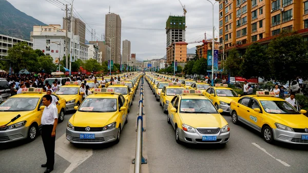Sürücüleri Gönüllü Arabayla Haziran 2018 Longnan Şehirde Kuzeybatı Çin Gansu — Stok fotoğraf