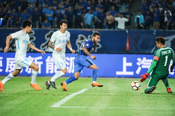 Brazilský Fotbalista Alex Teixeira Střed Jiangsu Suning Kopy Aby Střílet — Stock fotografie