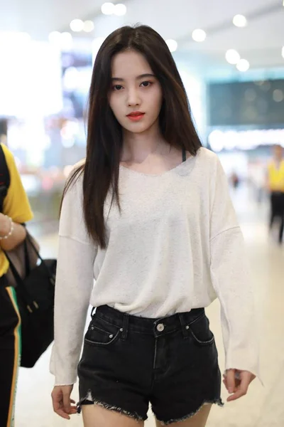 Cantora Atriz Chinesa Jingyi Chega Aeroporto Internacional Hongqiao Xangai Antes — Fotografia de Stock