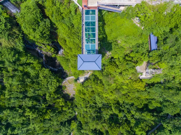 2018 日中国東部の浙江省金華市磐安県にある景勝地で ガラスの橋の空撮 — ストック写真