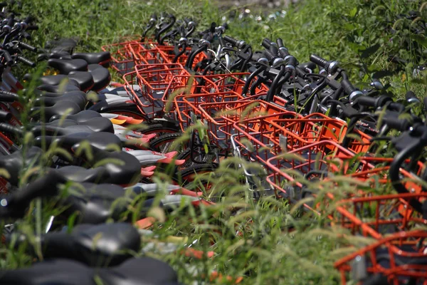 Bicicletas Serviço Chinês Compartilhamento Bicicletas Mobike Estão Estacionadas Uma Área — Fotografia de Stock