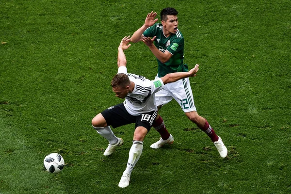 Hirving Lozano Mexico Back Challenges Joshua Kimmich Germany Group Match — Stock Photo, Image