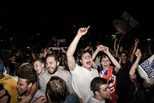 Fãs Russos Comemoram Depois Que Rússia Derrotou Egito Grupo Durante — Fotografia de Stock