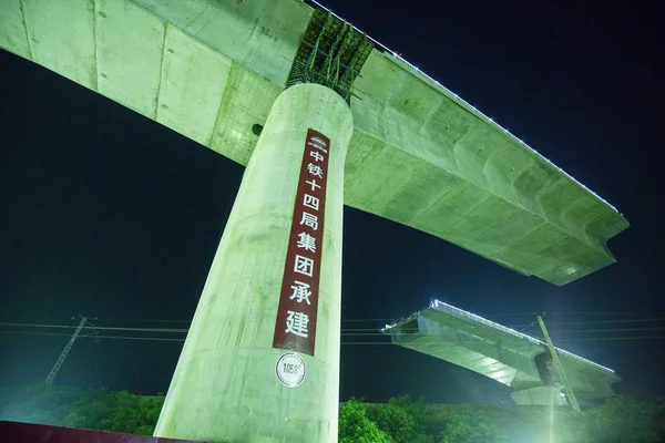 Två Balken Överbryggar Rotera Över Nanjing Qidong Ningqi Järnvägen Att — Stockfoto