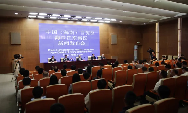 Čínští Představitelé Zúčastnit Tiskové Konference Haikou Jiangdong Číny Nové Čtvrti — Stock fotografie