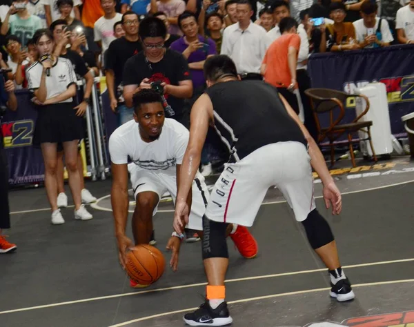 Donovan Mitchell Estrella Nba Demuestra Habilidad Con Baloncesto Durante Juego —  Fotos de Stock