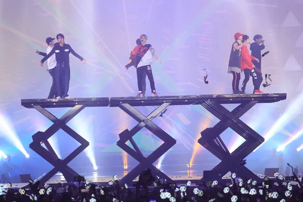 Les Membres Groupe Garçons Sud Coréen Exo Produisent Lors Concert — Photo