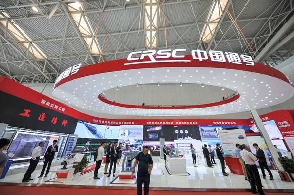 Gente Visita Stand China Railway Signal Communication Corporation Limited Crsc — Foto de Stock