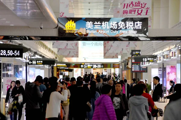 Kunder Handla Taxfreebutik Haikou Meilan International Airport Haikou City Södra — Stockfoto