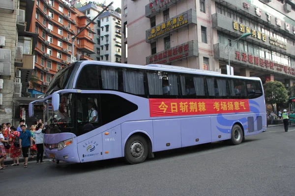 Ein Passagierbus Der Von Einem Hotpot Restaurantbesitzer Gemietet Wird Studenten — Stockfoto