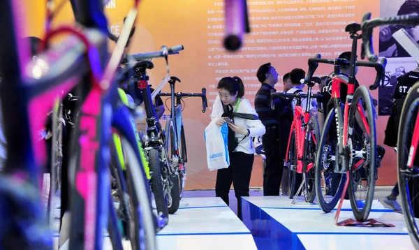 Les Gens Visitent 28E Foire Internationale Vélo Chine Shanghai Chine — Photo