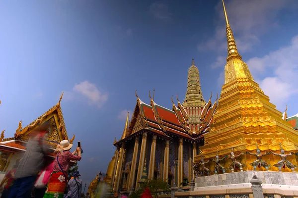Turista Chino Toma Fotos Del Gran Palacio Bangkok Tailandia Febrero —  Fotos de Stock
