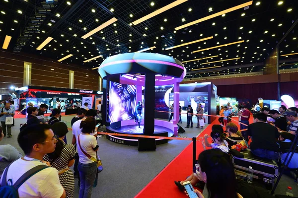 Gente Experimenta Productos Esports Durante China Internet Gaming 2018 Cig — Foto de Stock