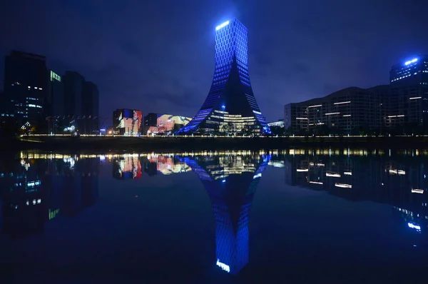 Центр Делового Инновационного Сотрудничества Между Китаем Европой Ccec Светится Ночью — стоковое фото