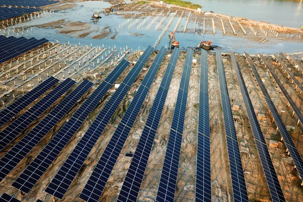 Huaian 동쪽으로 중국의 2018에에서 태양광 발전소에 패널의 배열의 — 스톡 사진
