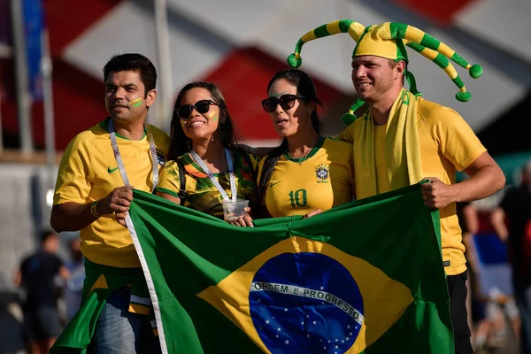 Fãs Brasileiros Estão Vestidos Como Eles Reúnem Fora Spartak Stadium — Fotografia de Stock