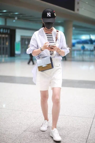 Chinese Actress Bingbing Arrives Beijing Capital International Airport Beijing China — Stock Photo, Image