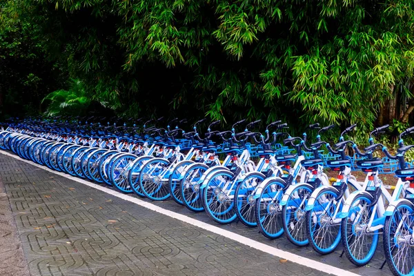 Plik Rowery Chińskich Usług Dzielenia Się Rowerem Hellobike Zaparkowane Ulicy — Zdjęcie stockowe
