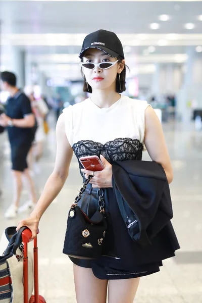 Cantante Actriz China Victoria Song Song Qian Llega Aeropuerto Internacional —  Fotos de Stock