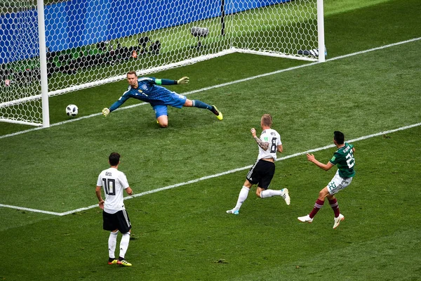 Hirving Lozano México Certo Arremessa Para Marcar Gol Contra Alemanha — Fotografia de Stock