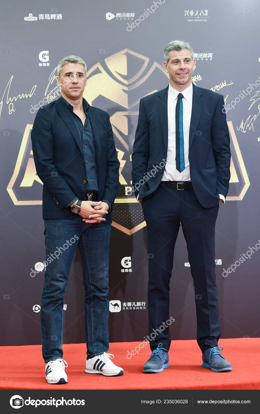 Der Argentinische Spieler Hernan Crespo Links Und Der Italienische 