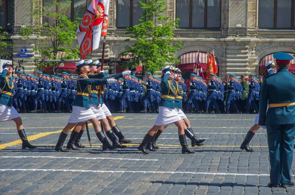 Női Orosz Katonák Menetelés Végig Piros Négyzet Alatt Győzelem Nap — Stock Fotó