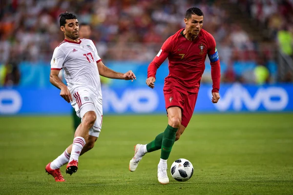 Cristiano Ronaldo Portugal Derecha Desafía Mehdi Taremi Irán Partido Del — Foto de Stock