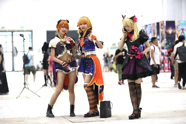 Cosers Chinos Vestidos Con Trajes Cosplay Posan Durante Beijing International —  Fotos de Stock