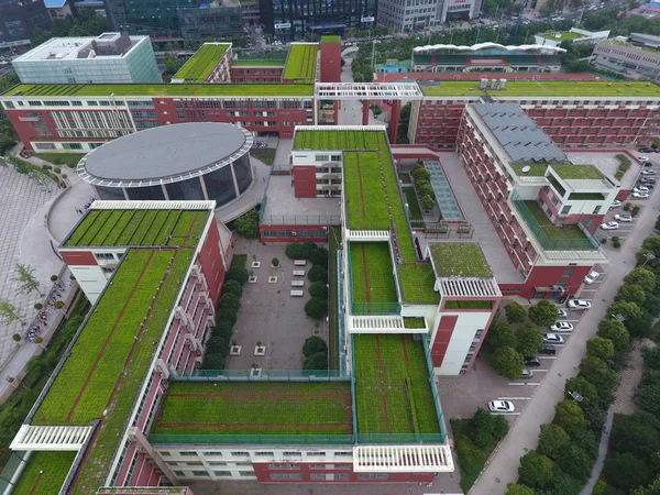 Zhengdong 新しい地域 中国中部の河南省鄭州市の建物の屋上緑化の空中写真 2018 — ストック写真