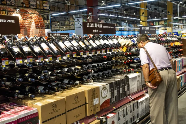 Ein Ausländischer Kunde Kauft Einem Metro Supermarkt Shanghai China Rotwein — Stockfoto