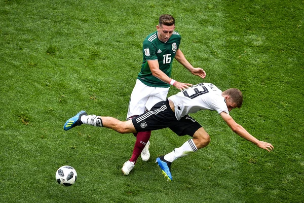 Thomas Mueller Muller Allemagne Devant Défie Hector Herrera Mexique Dans — Photo