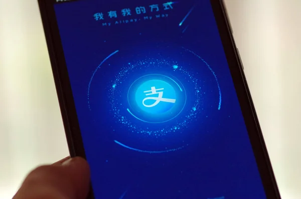 Utente Cinese Telefonia Mobile Utilizza App Dei Servizi Pagamento Mobile — Foto Stock