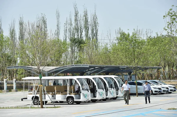 Auto Elettriche Vengono Caricate Nel Centro Assistenza Civica Xiong Nella — Foto Stock