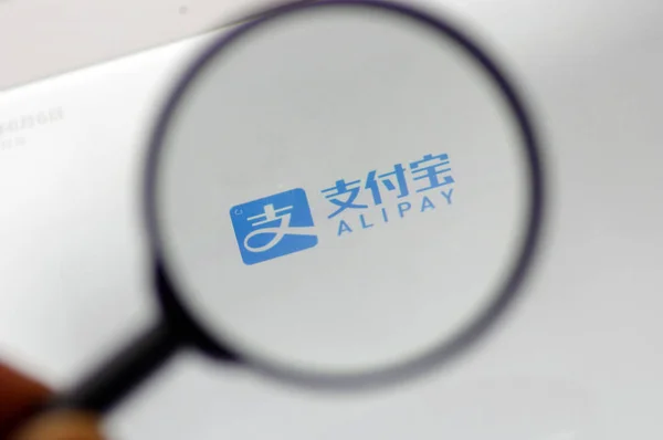 Internauta Chinês Navega Site Alipay Gigante Chinês Comércio Eletrônico Alibaba — Fotografia de Stock