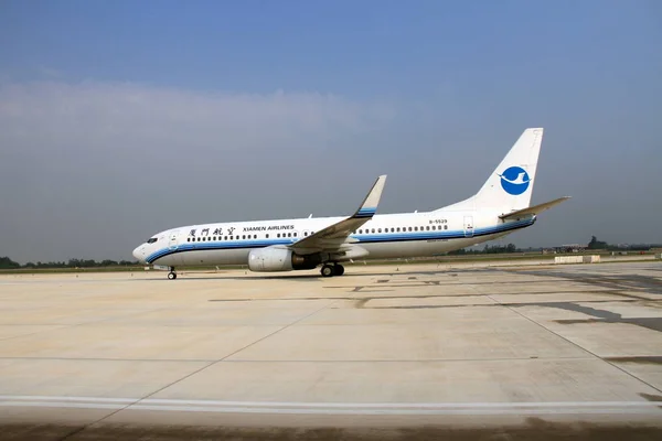 Aereo Jet Xiamen Airlinesat Taxi Presso Aeroporto Internazionale Wuhan Tianhe — Foto Stock