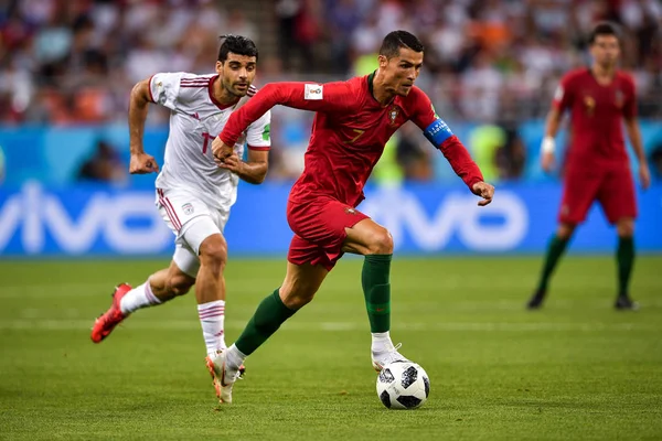 Cristiano Ronaldo Portugal Derecha Desafía Mehdi Taremi Irán Partido Del — Foto de Stock