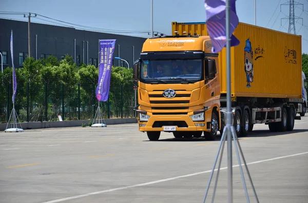 Självkörande Tung Lastbil Suning Logistik Avbildas Testet Start För Världens — Stockfoto