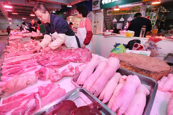 Продавець Продає Свинину Вільному Ринку Місті Наньтун Провінція Цзянсу Східного — стокове фото