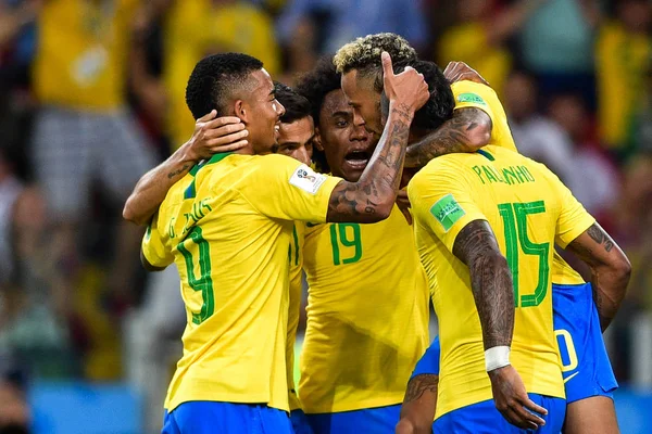 Paulinho Certo Brasil Comemora Com Companheiros Equipe Depois Marcar Gol — Fotografia de Stock