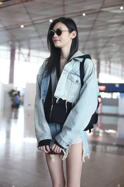 Modelo Chinês Mengyao Mais Conhecido Como Ming Chega Aeroporto Internacional — Fotografia de Stock