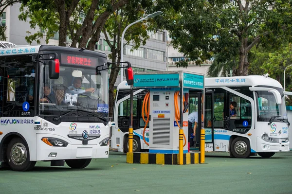 Los Autobuses Inteligentes Alphabus Con Tecnología Autobuses Autónomos Representan Una —  Fotos de Stock