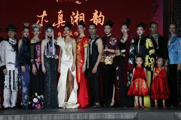 Modelleri Yeni Kreasyonlar Geleneksel Çağdaş Stiller Pekin Çin Prens Gong — Stok fotoğraf
